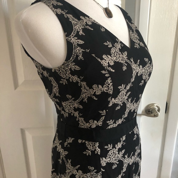 Ann Taylor size 4 silk dress, lined.  Beautiful - Picture 2 of 8